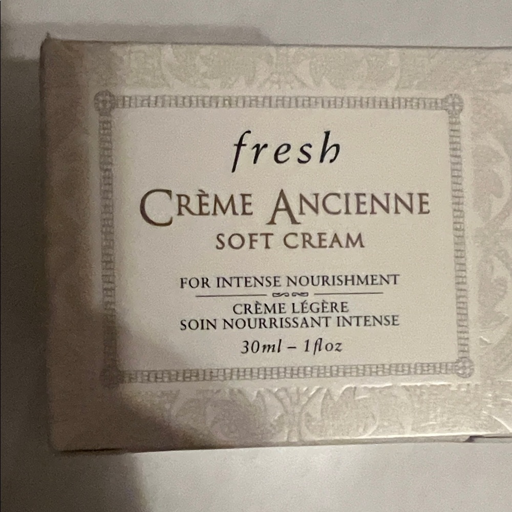 Fresh Crème Ancienne Soft Cream - White and Cream
